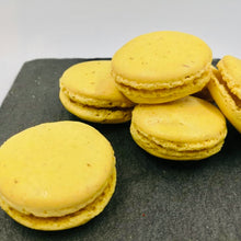 Charger l&#39;image dans la galerie, Macarons au Safran d&#39;Iran - 15 pièces