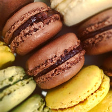 Charger l&#39;image dans la galerie, Macarons au Safran d&#39;Iran - 15 pièces